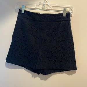 Black thick lace shorts